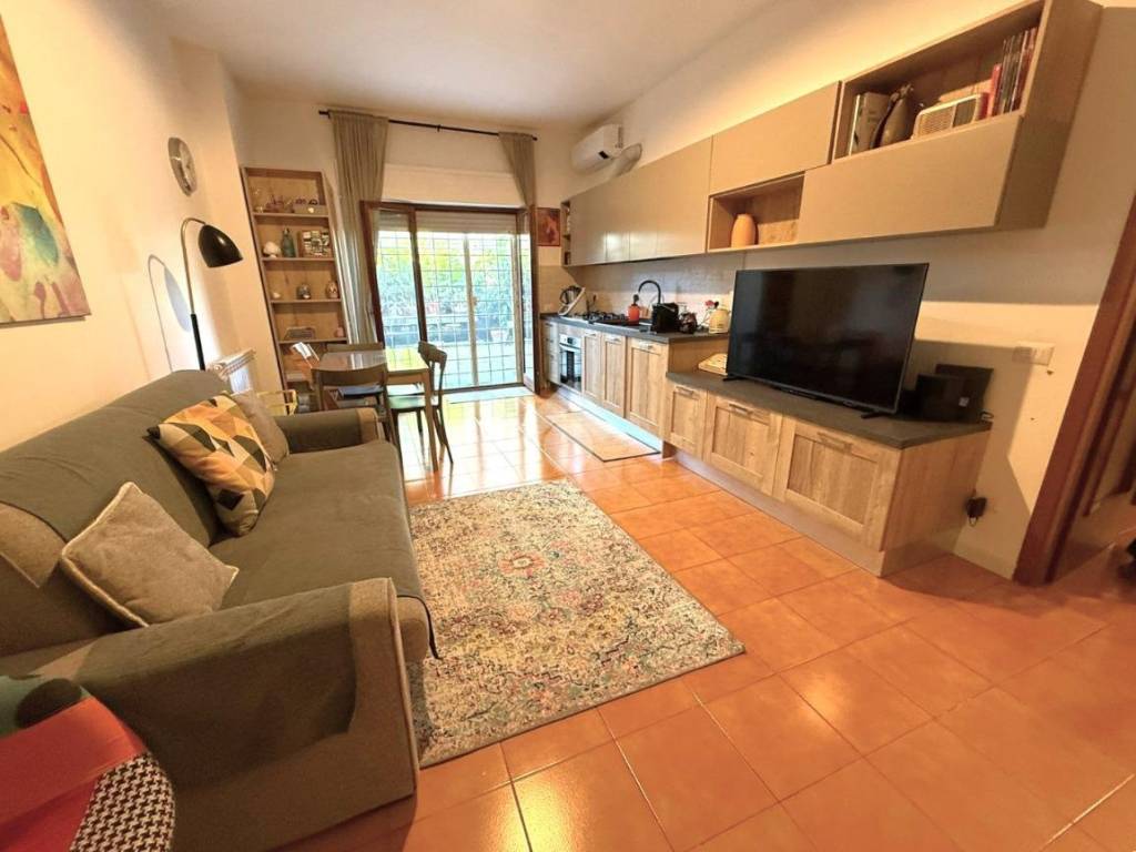 appartamento in vendita a Roma in zona Tor de' Cenci