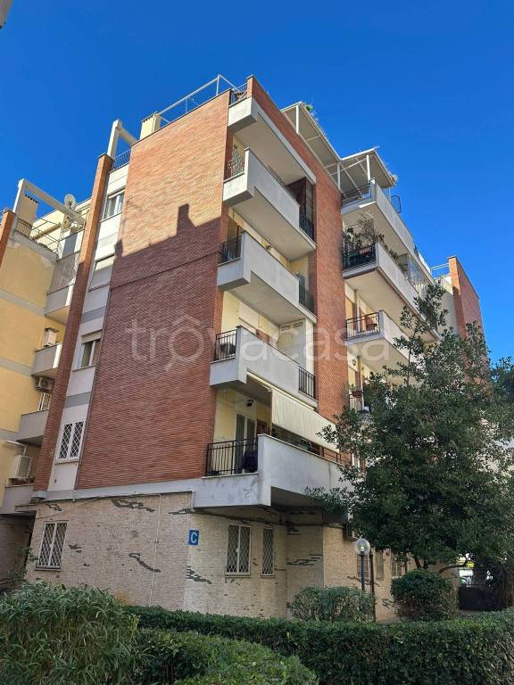 appartamento in vendita a Roma in zona Ostia