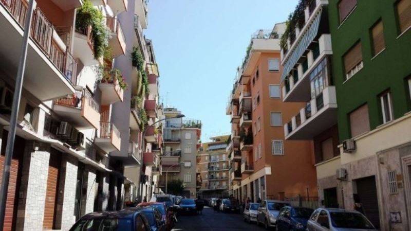 negozio in vendita a Roma in zona Appio Latino