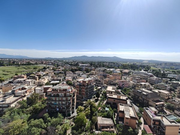 appartamento in vendita a Roma in zona Torre Angela