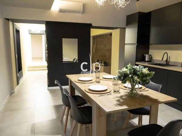 appartamento in vendita a Roma in zona Trevi-Colonna