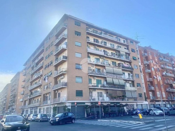 appartamento in vendita a Roma in zona Cinecittà