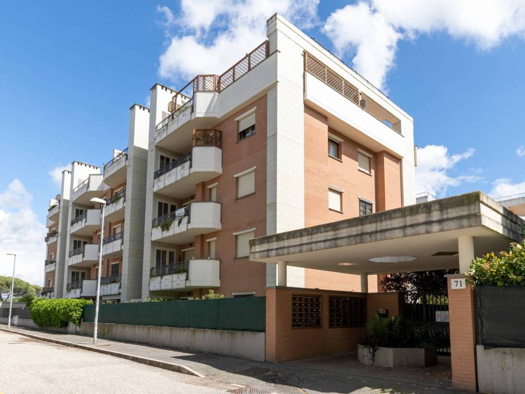 appartamento in vendita a Roma in zona Massimina/Casal Lumbroso