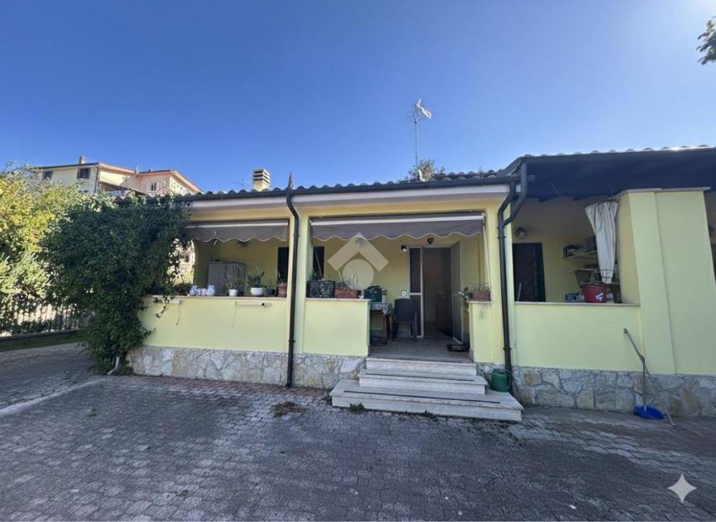 casa indipendente in vendita a Roma in zona Castel di Leva