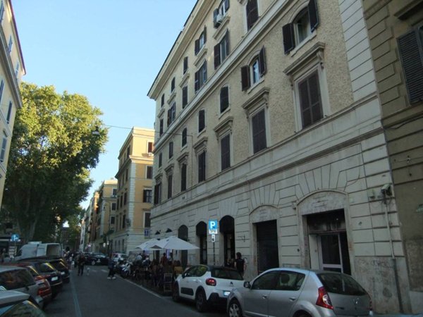 negozio in vendita a Roma in zona Trastevere