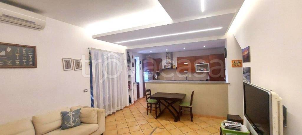 appartamento in vendita a Roma in zona Valle Muricana