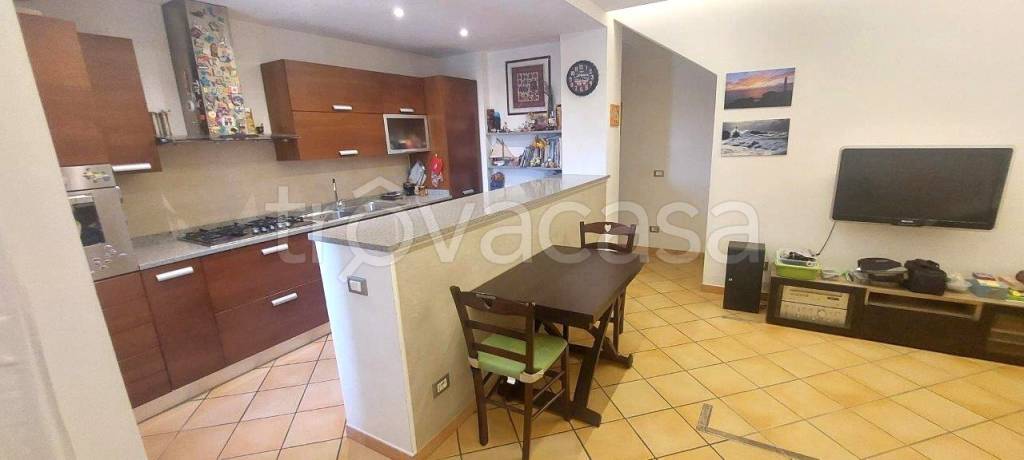 appartamento in vendita a Roma in zona Valle Muricana