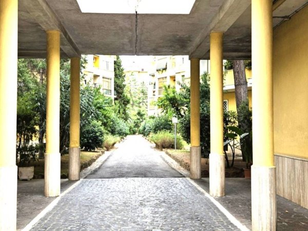 appartamento in vendita a Roma in zona Ostiense