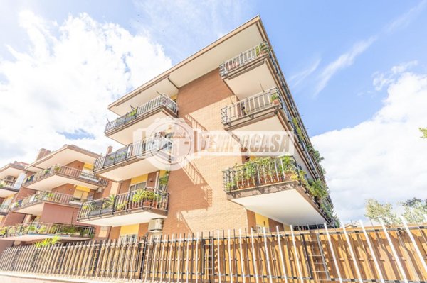 appartamento in vendita a Roma in zona Osteria del Curato