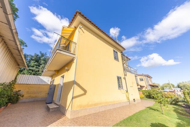 casa indipendente in vendita a Roma in zona Finocchio