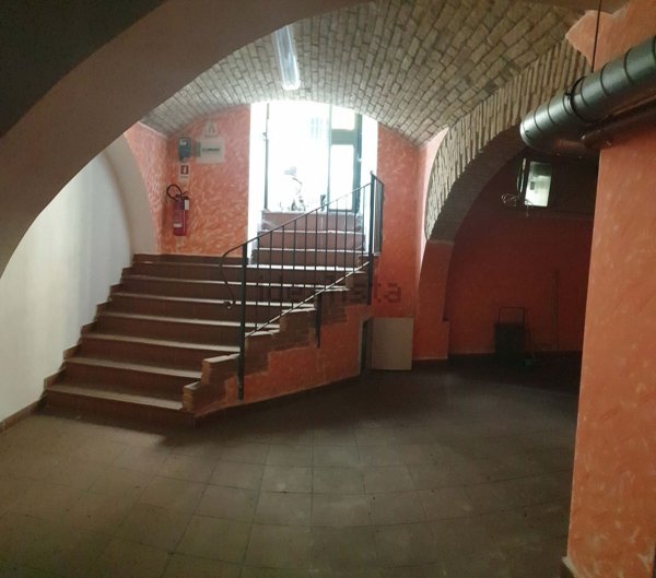locale commerciale in vendita a Roma in zona Castro Pretorio