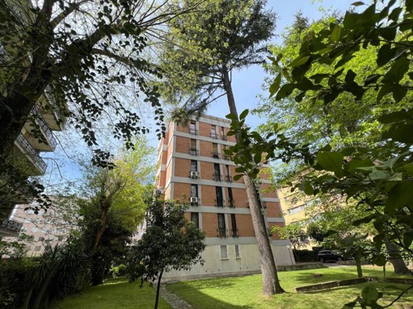 appartamento in vendita a Roma in zona EUR
