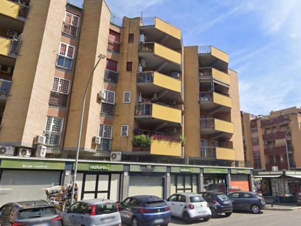 negozio in vendita a Roma in zona Ardeatino
