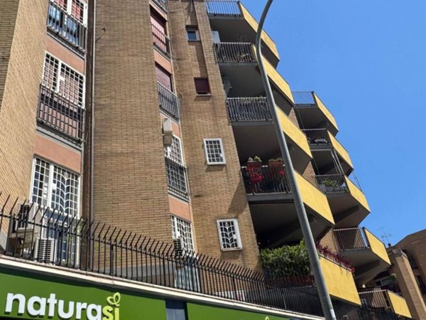 negozio in vendita a Roma in zona Ardeatino