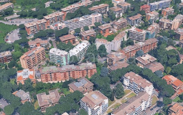negozio in vendita a Roma in zona Torrino