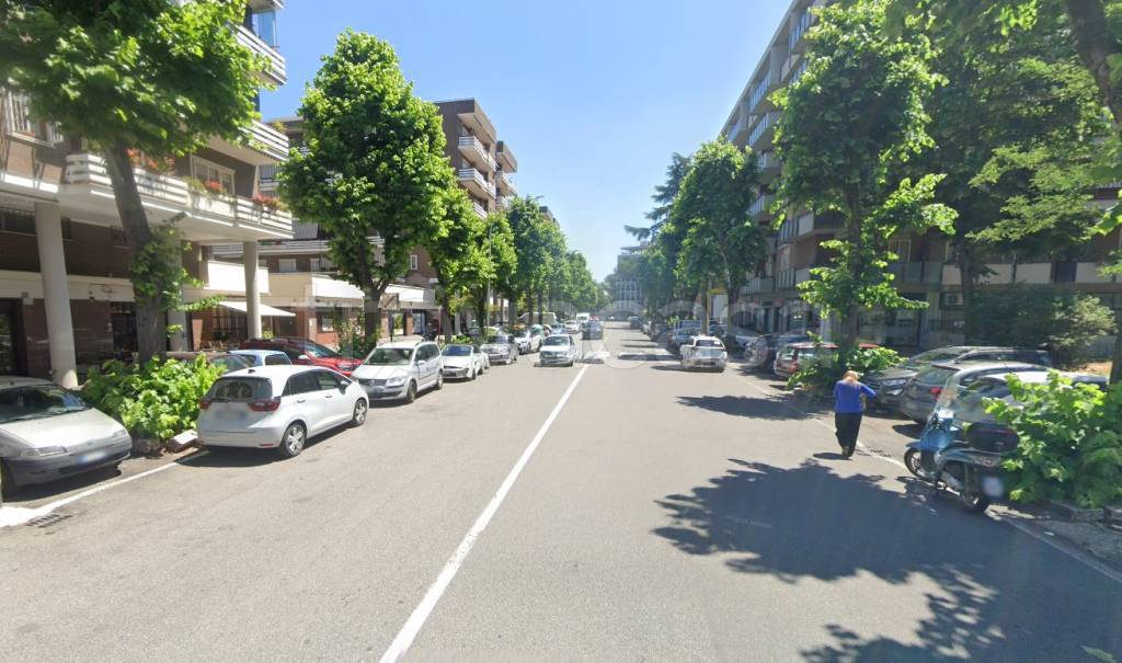 negozio in vendita a Roma in zona Ardeatino