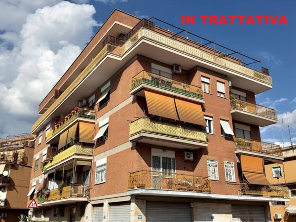 appartamento in vendita a Roma in zona Colle Prenestino