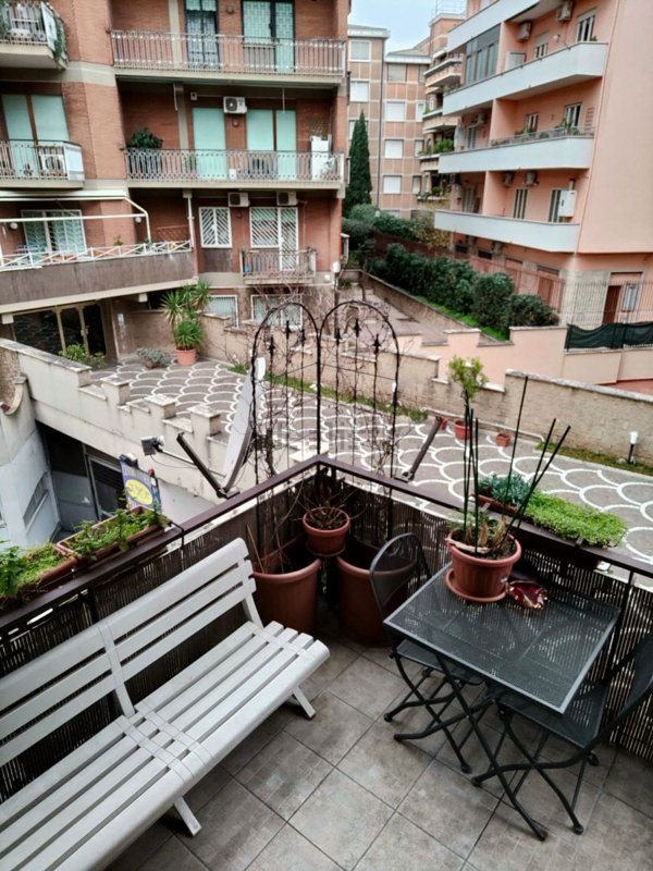 appartamento in vendita a Roma in zona Ardeatino