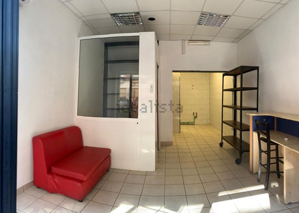 locale commerciale in vendita a Roma in zona Collatino
