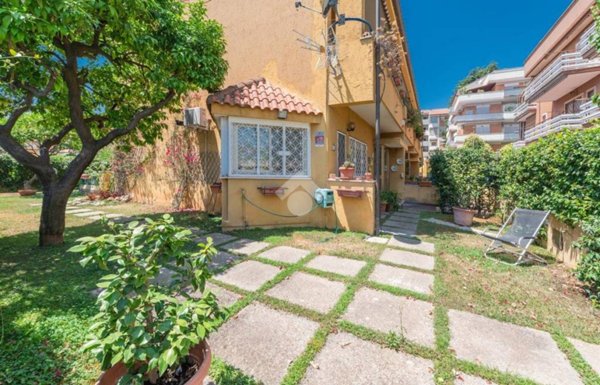 casa indipendente in vendita a Roma in zona Primavalle