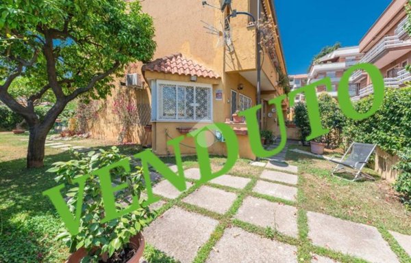 casa indipendente in vendita a Roma in zona Primavalle