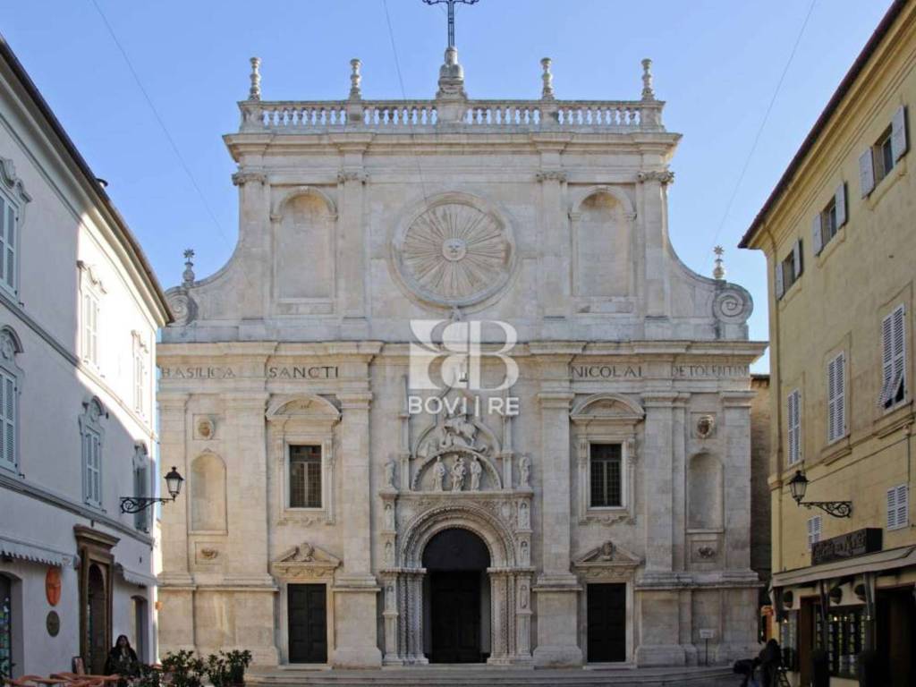 negozio in vendita a Roma in zona Trevi-Colonna