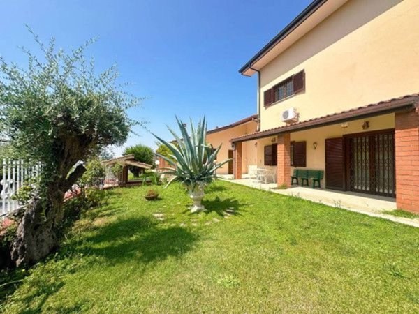 casa indipendente in vendita a Roma in zona Case Rosse