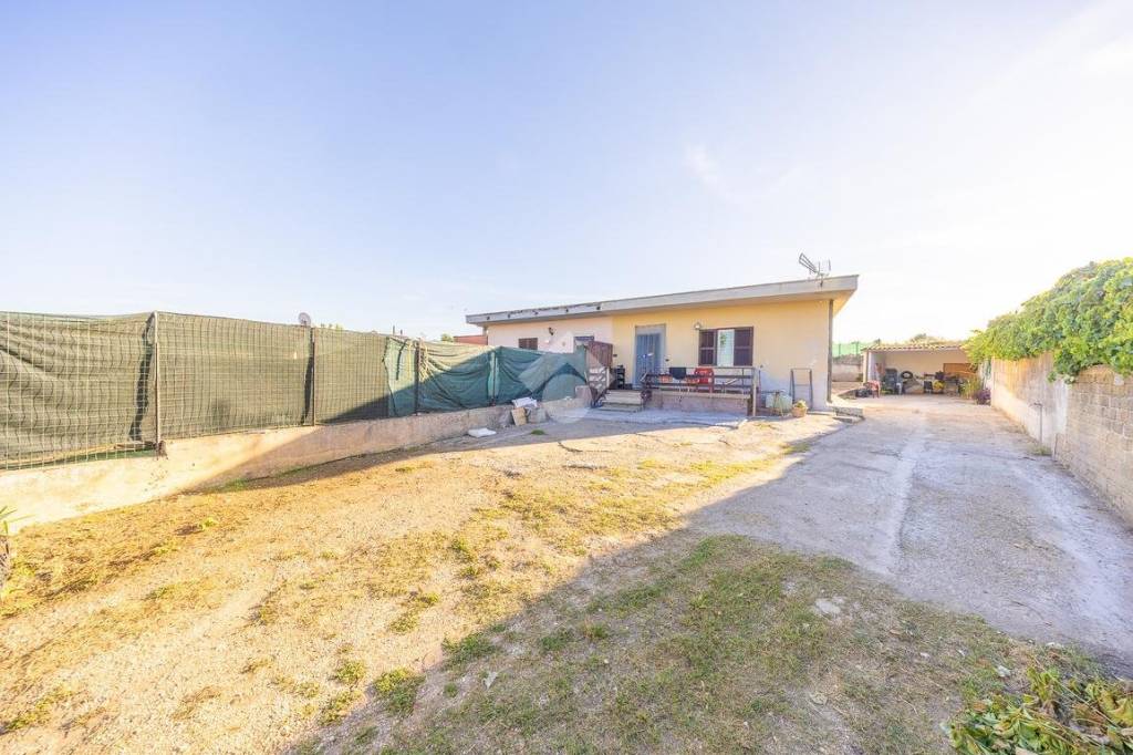 casa indipendente in vendita a Roma in zona Finocchio