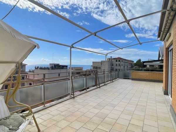 appartamento in vendita a Roma in zona Ostia