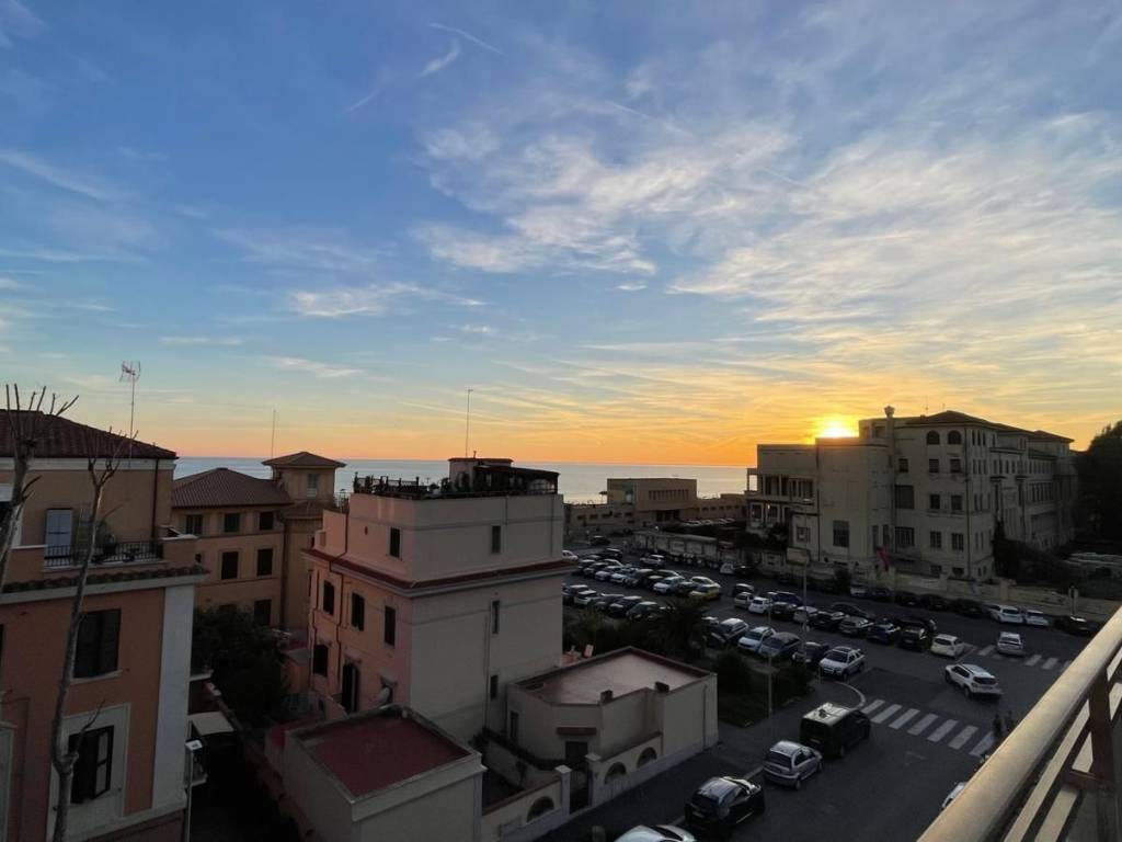 appartamento in vendita a Roma in zona Ostia