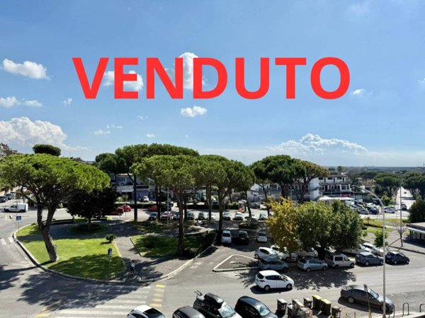 appartamento in vendita a Roma in zona Axa