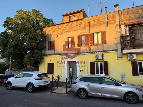 appartamento in vendita a Roma in zona Tuscolano