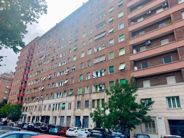 appartamento in vendita a Roma in zona Appio Latino
