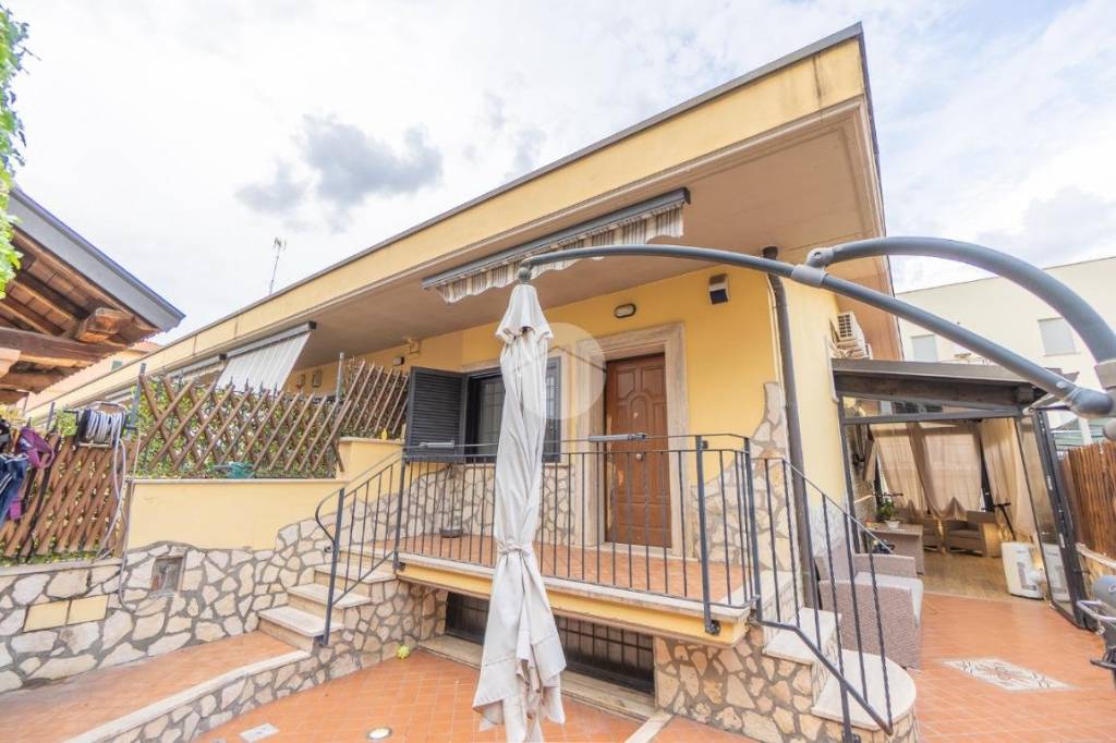 casa indipendente in vendita a Roma