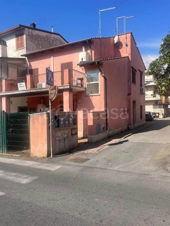 casa indipendente in vendita a Roma in zona Casal Morena