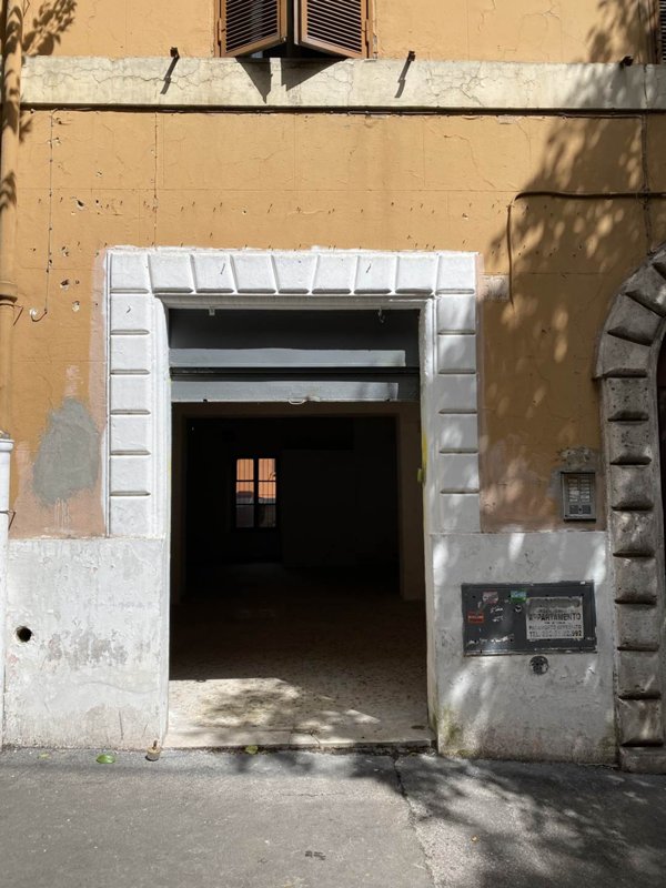 negozio in vendita a Roma in zona Prenestino-Labicano