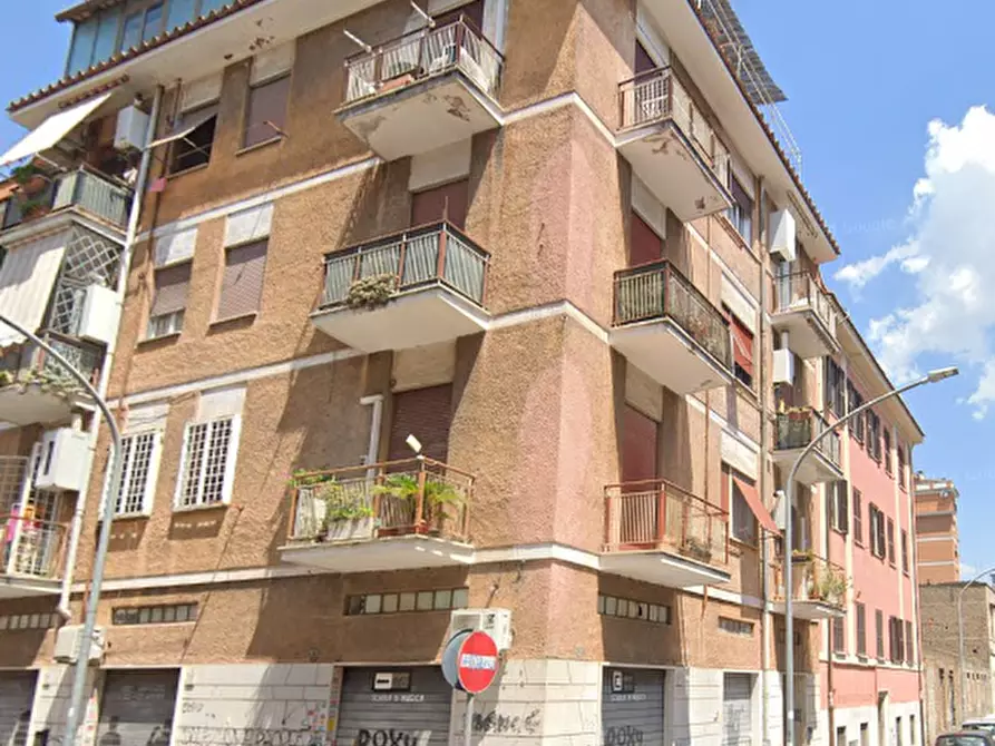 appartamento in vendita a Roma in zona Tuscolano