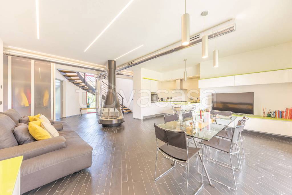 casa indipendente in vendita a Roma in zona Lunghezza