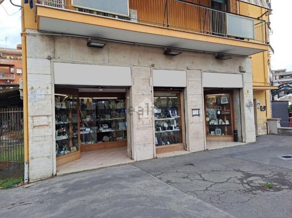 negozio in vendita a Roma in zona Alessandrino