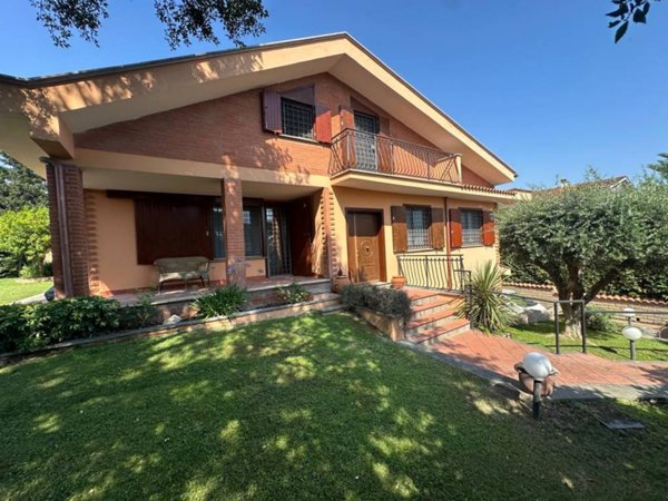 casa indipendente in vendita a Roma in zona Massimina/Casal Lumbroso