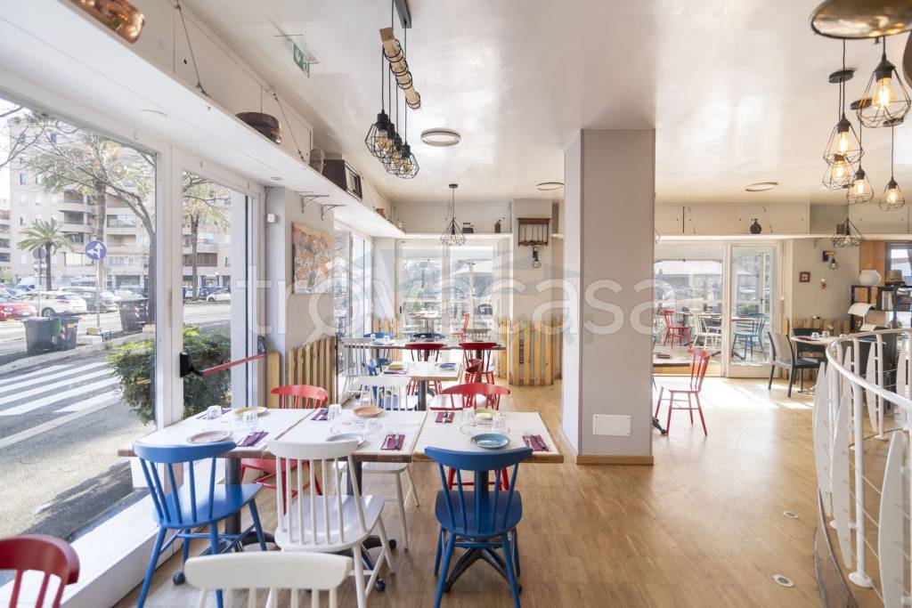 negozio in vendita a Roma in zona Torrino