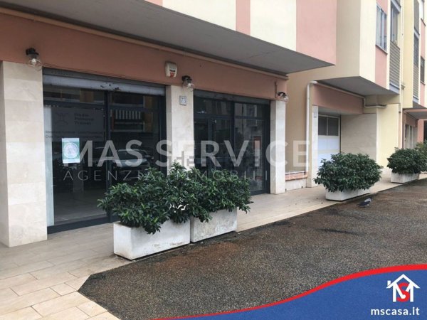 locale commerciale in vendita a Roma in zona Mostacciano