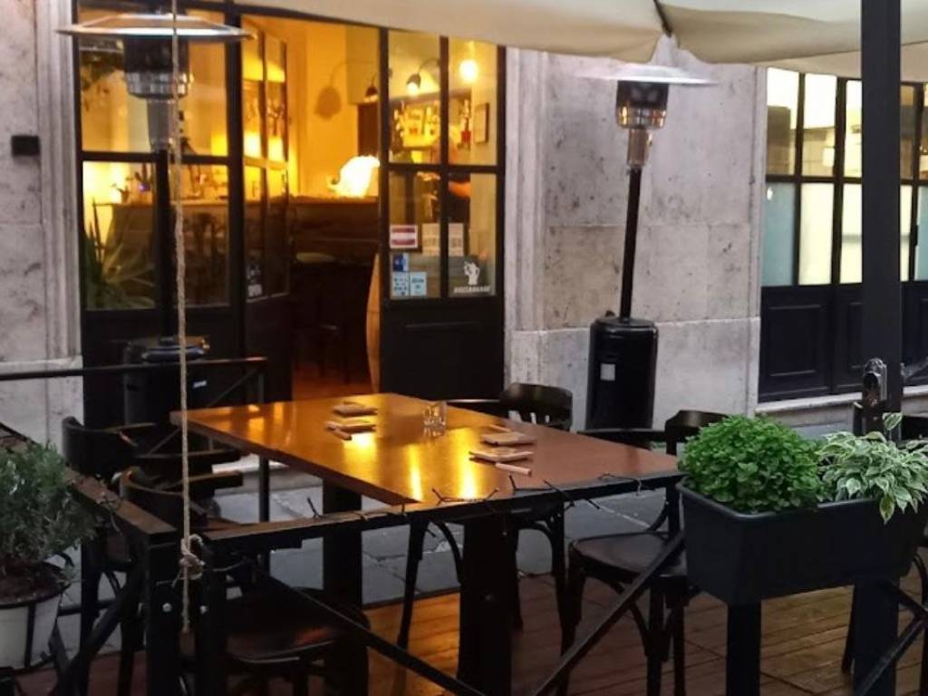 negozio in vendita a Roma in zona Rione Prati