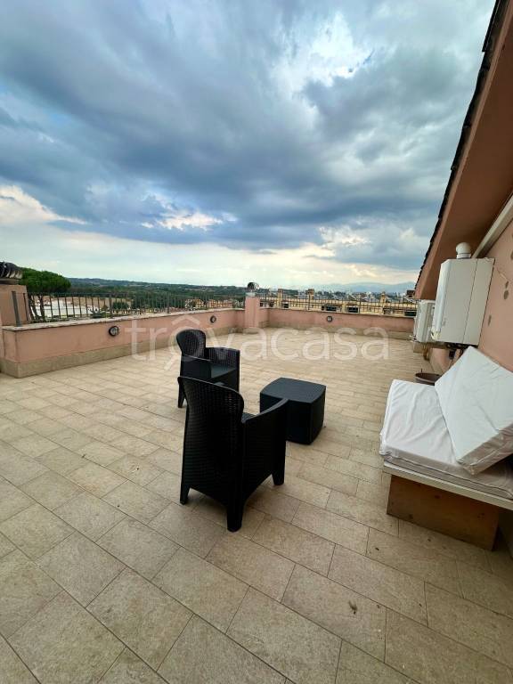 appartamento in vendita a Roma in zona Valle Muricana