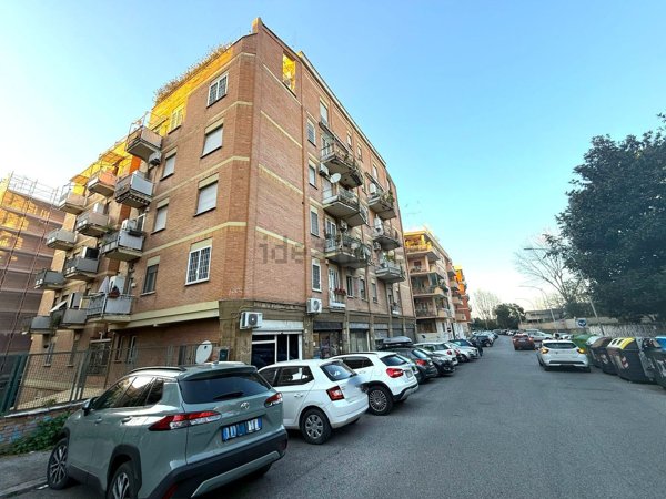 locale commerciale in vendita a Roma in zona Monte Sacro/Talenti