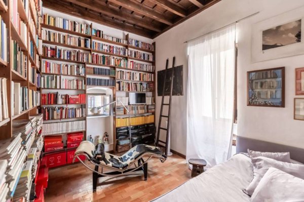 appartamento in vendita a Roma in zona Pigna - Sant'Angelo