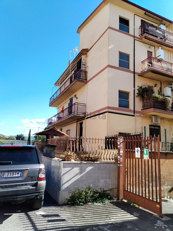 appartamento in vendita a Roma in zona Torre Angela