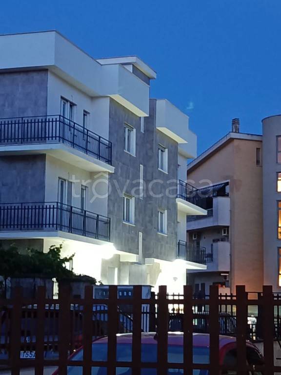 appartamento in vendita a Roma in zona Torre Angela