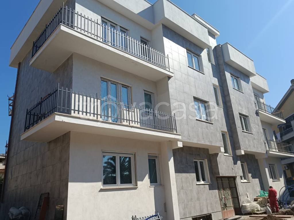 appartamento in vendita a Roma in zona Torre Angela