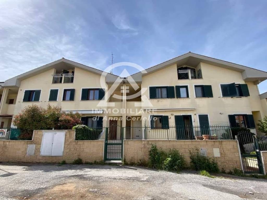 appartamento in vendita a Roma in zona Lunghezza